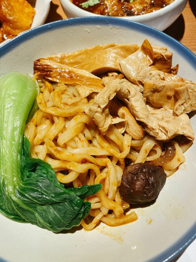 台中西屯區美食推薦~輕井澤旗下平價蔬食/素食餐廳【空也素麵食】