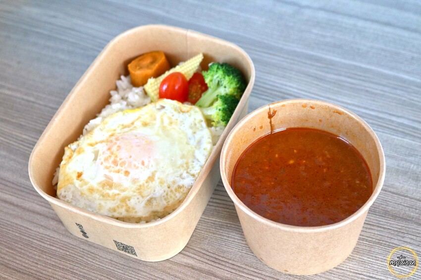 台南咖哩飯／獨家調配香料咖哩／使用10多種印度香料／每日限量只賣3樣／開店1小時完售／晚來保證吃不到