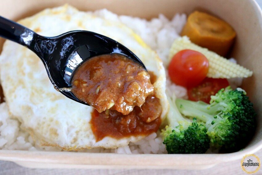 台南咖哩飯／獨家調配香料咖哩／使用10多種印度香料／每日限量只賣3樣／開店1小時完售／晚來保證吃不到