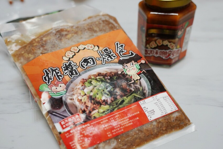 來牛肉麵店買辣椒醬！神級秘製味噌辣醬讓我一沾上癮，餛飩界的霸主大顆飽滿必買～