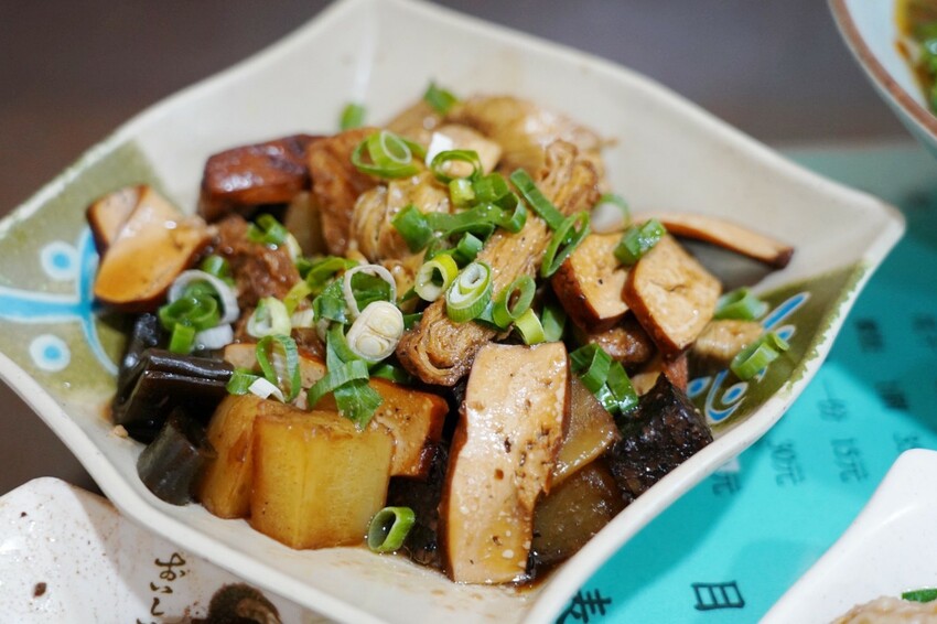 來牛肉麵店買辣椒醬！神級秘製味噌辣醬讓我一沾上癮，餛飩界的霸主大顆飽滿必買～