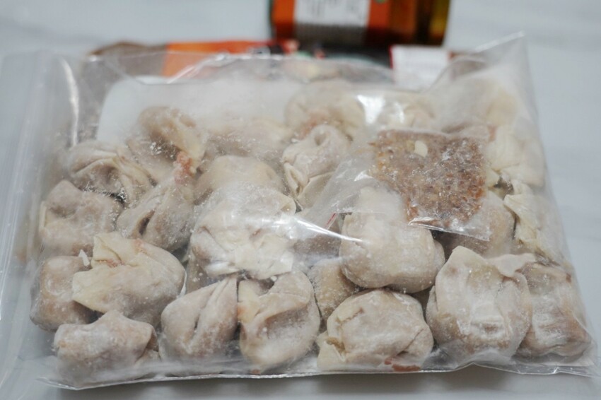 來牛肉麵店買辣椒醬！神級秘製味噌辣醬讓我一沾上癮，餛飩界的霸主大顆飽滿必買～