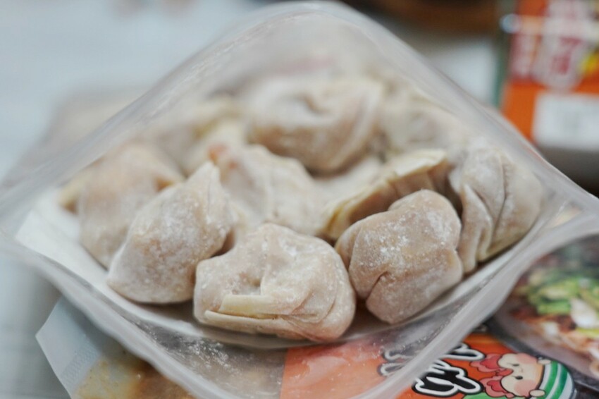 來牛肉麵店買辣椒醬！神級秘製味噌辣醬讓我一沾上癮，餛飩界的霸主大顆飽滿必買～