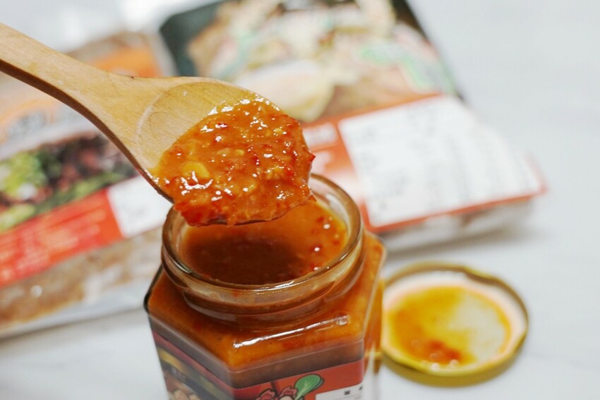 來牛肉麵店買辣椒醬！神級秘製味噌辣醬讓我一沾上癮，餛飩界的霸主大顆飽滿必買～