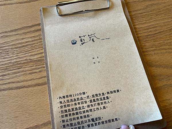 ［桃園咖啡廳］隱藏在花店二樓的秘密基地咖啡廳-藍嵐珈啡（寵物友善）