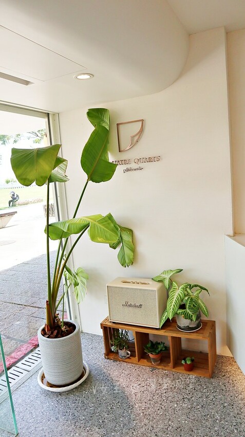 彷彿瞬間置身於甜點天堂！這裡不僅有超高質感的法式甜品，還能一邊欣賞美景，一邊享受美食的療癒時光