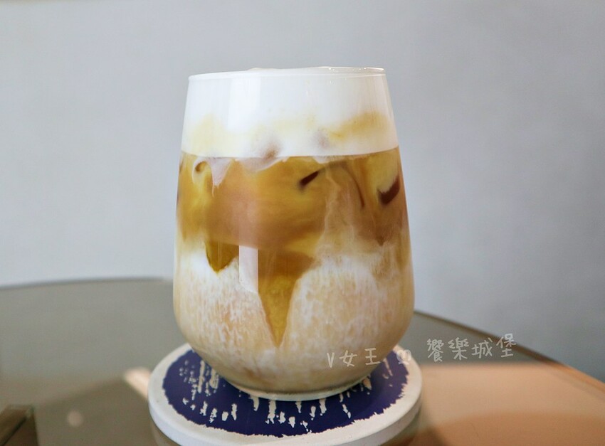 彷彿瞬間置身於甜點天堂！這裡不僅有超高質感的法式甜品，還能一邊欣賞美景，一邊享受美食的療癒時光