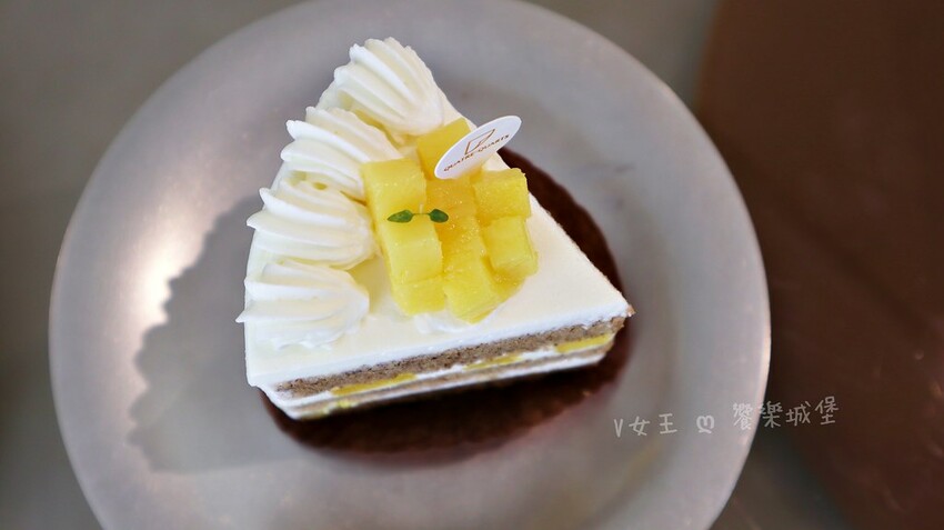 彷彿瞬間置身於甜點天堂！這裡不僅有超高質感的法式甜品，還能一邊欣賞美景，一邊享受美食的療癒時光