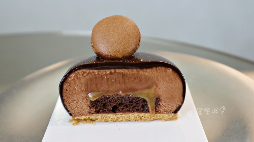 彷彿瞬間置身於甜點天堂！這裡不僅有超高質感的法式甜品，還能一邊欣賞美景，一邊享受美食的療癒時光