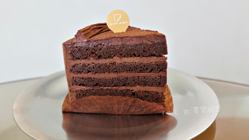 彷彿瞬間置身於甜點天堂！這裡不僅有超高質感的法式甜品，還能一邊欣賞美景，一邊享受美食的療癒時光