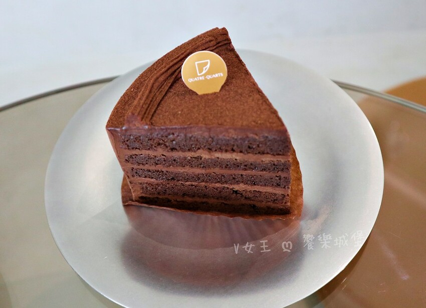 彷彿瞬間置身於甜點天堂！這裡不僅有超高質感的法式甜品，還能一邊欣賞美景，一邊享受美食的療癒時光