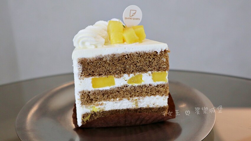 彷彿瞬間置身於甜點天堂！這裡不僅有超高質感的法式甜品，還能一邊欣賞美景，一邊享受美食的療癒時光