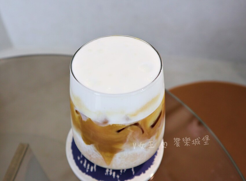 彷彿瞬間置身於甜點天堂！這裡不僅有超高質感的法式甜品，還能一邊欣賞美景，一邊享受美食的療癒時光