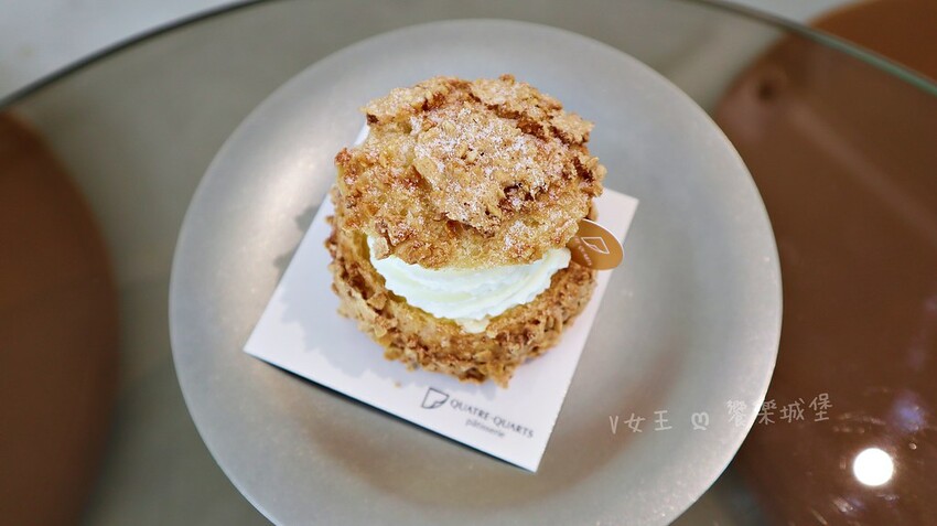 彷彿瞬間置身於甜點天堂！這裡不僅有超高質感的法式甜品，還能一邊欣賞美景，一邊享受美食的療癒時光