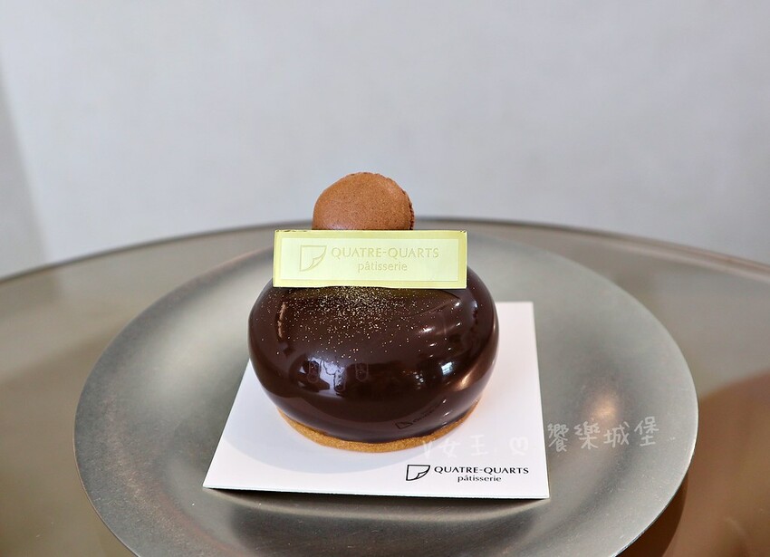 彷彿瞬間置身於甜點天堂！這裡不僅有超高質感的法式甜品，還能一邊欣賞美景，一邊享受美食的療癒時光