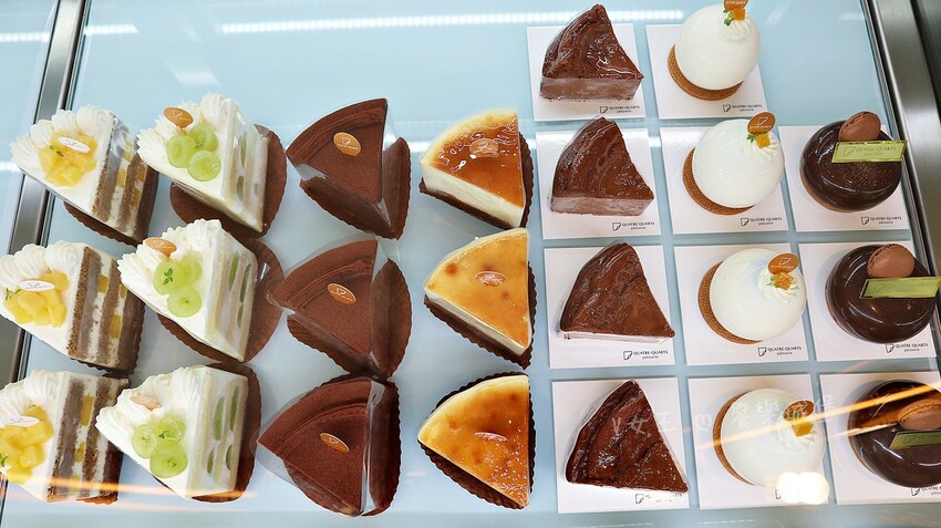 彷彿瞬間置身於甜點天堂！這裡不僅有超高質感的法式甜品，還能一邊欣賞美景，一邊享受美食的療癒時光