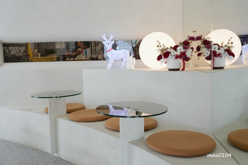 淡水老街美食推薦|幻日線法式甜點~淡水河岸旁小巧精緻的甜點,好吃不甜膩,白色韓系網美環境好好拍