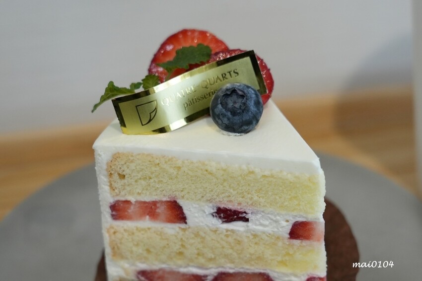 淡水老街美食推薦|幻日線法式甜點~淡水河岸旁小巧精緻的甜點,好吃不甜膩,白色韓系網美環境好好拍