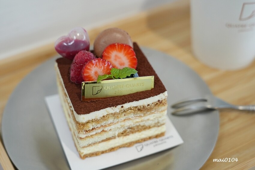 淡水老街美食推薦|幻日線法式甜點~淡水河岸旁小巧精緻的甜點,好吃不甜膩,白色韓系網美環境好好拍