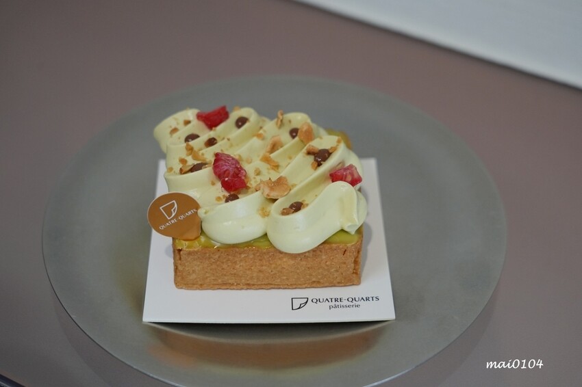 淡水老街美食推薦|幻日線法式甜點~淡水河岸旁小巧精緻的甜點,好吃不甜膩,白色韓系網美環境好好拍