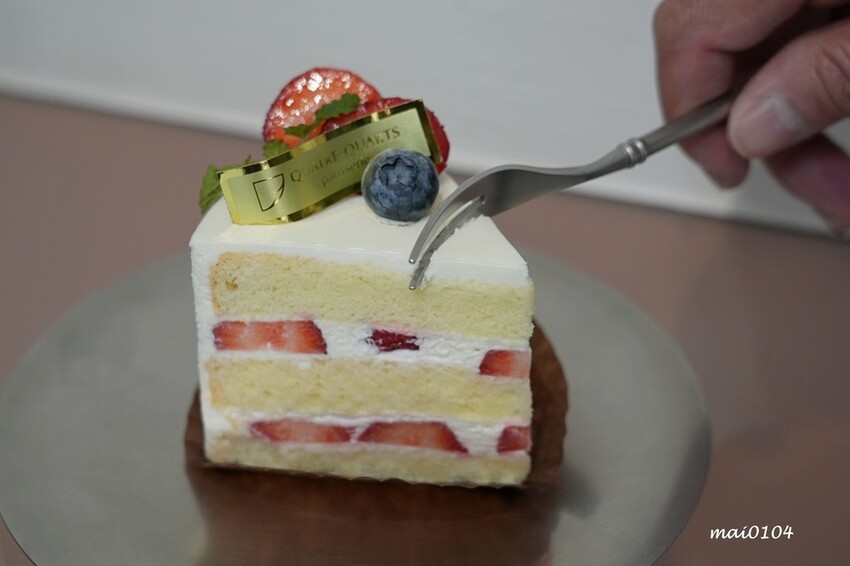 淡水老街美食推薦|幻日線法式甜點~淡水河岸旁小巧精緻的甜點,好吃不甜膩,白色韓系網美環境好好拍