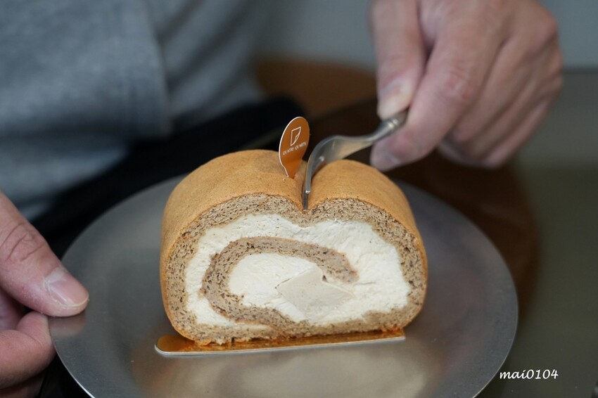 淡水老街美食推薦|幻日線法式甜點~淡水河岸旁小巧精緻的甜點,好吃不甜膩,白色韓系網美環境好好拍