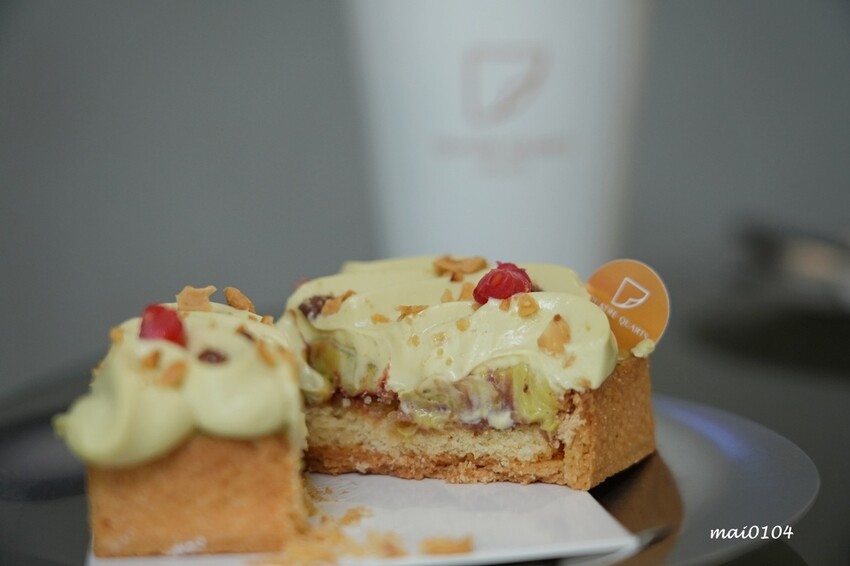 淡水老街美食推薦|幻日線法式甜點~淡水河岸旁小巧精緻的甜點,好吃不甜膩,白色韓系網美環境好好拍