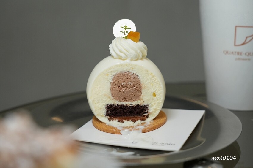 淡水老街美食推薦|幻日線法式甜點~淡水河岸旁小巧精緻的甜點,好吃不甜膩,白色韓系網美環境好好拍