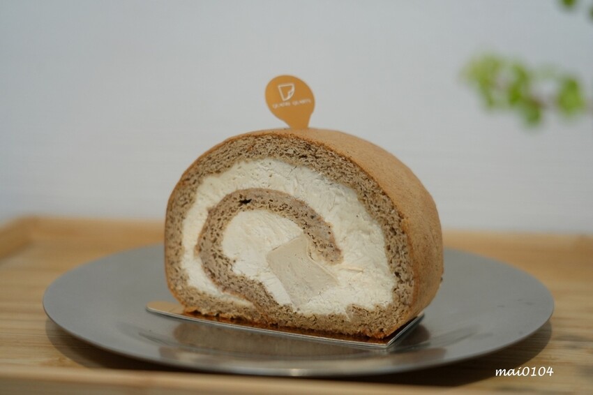 淡水老街美食推薦|幻日線法式甜點~淡水河岸旁小巧精緻的甜點,好吃不甜膩,白色韓系網美環境好好拍