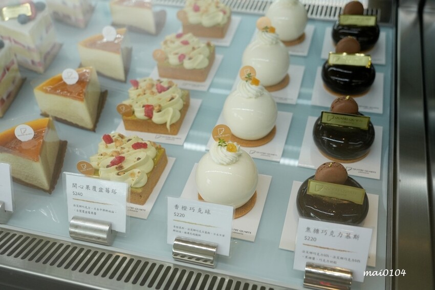 淡水老街美食推薦|幻日線法式甜點~淡水河岸旁小巧精緻的甜點,好吃不甜膩,白色韓系網美環境好好拍