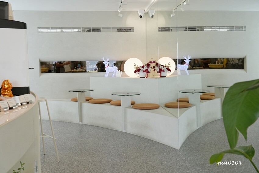 淡水老街美食推薦|幻日線法式甜點~淡水河岸旁小巧精緻的甜點,好吃不甜膩,白色韓系網美環境好好拍