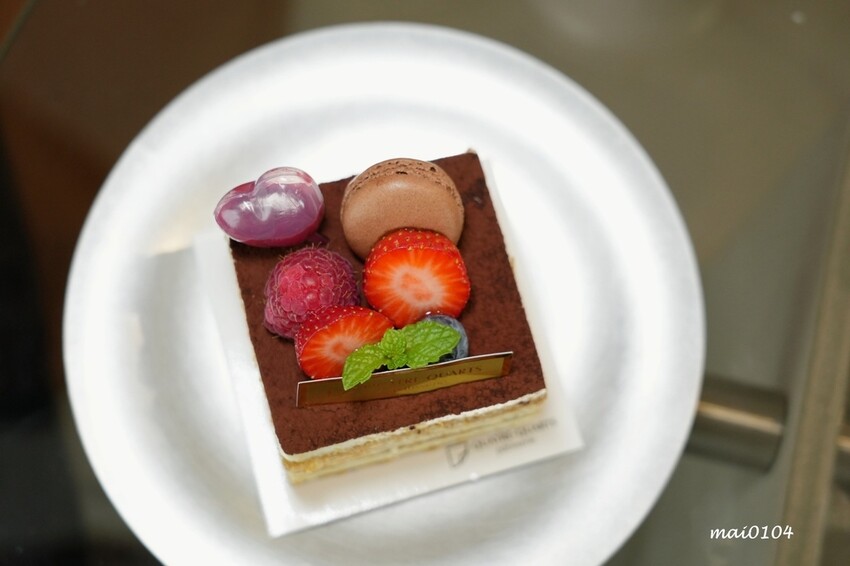 淡水老街美食推薦|幻日線法式甜點~淡水河岸旁小巧精緻的甜點,好吃不甜膩,白色韓系網美環境好好拍