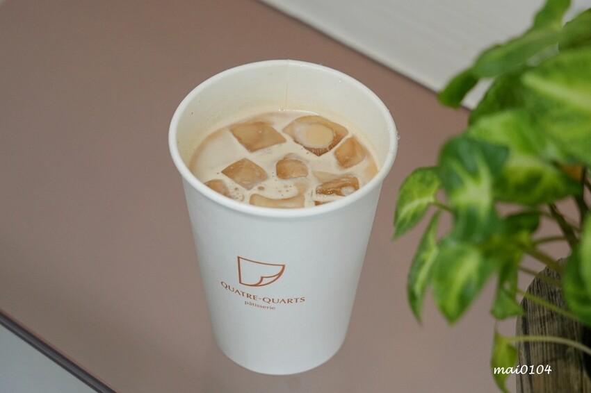 淡水老街美食推薦|幻日線法式甜點~淡水河岸旁小巧精緻的甜點,好吃不甜膩,白色韓系網美環境好好拍