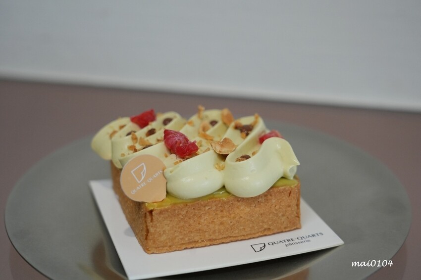 淡水老街美食推薦|幻日線法式甜點~淡水河岸旁小巧精緻的甜點,好吃不甜膩,白色韓系網美環境好好拍