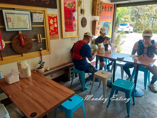 【苗栗美食】中原美饌-金萱茶蚵仔煎｜東石港直送鮮蚵，內用老闆招待金萱茶免費喝到飽！ - 貪吃猴的幻想