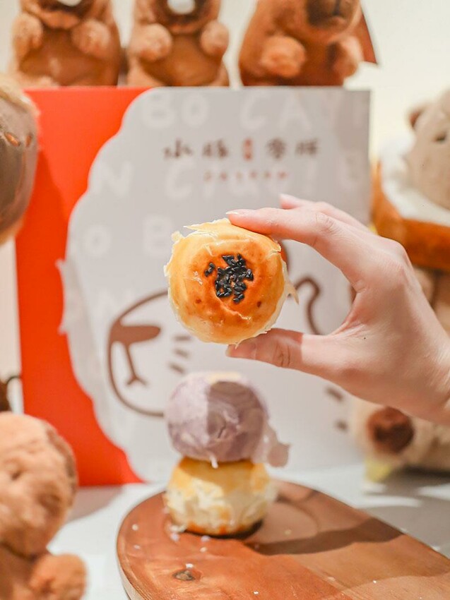 中秋快閃!新竹水豚麥胖新推出「奢華黑松露蛋黃酥、金紙千層吐司」送禮必備禮盒推薦。