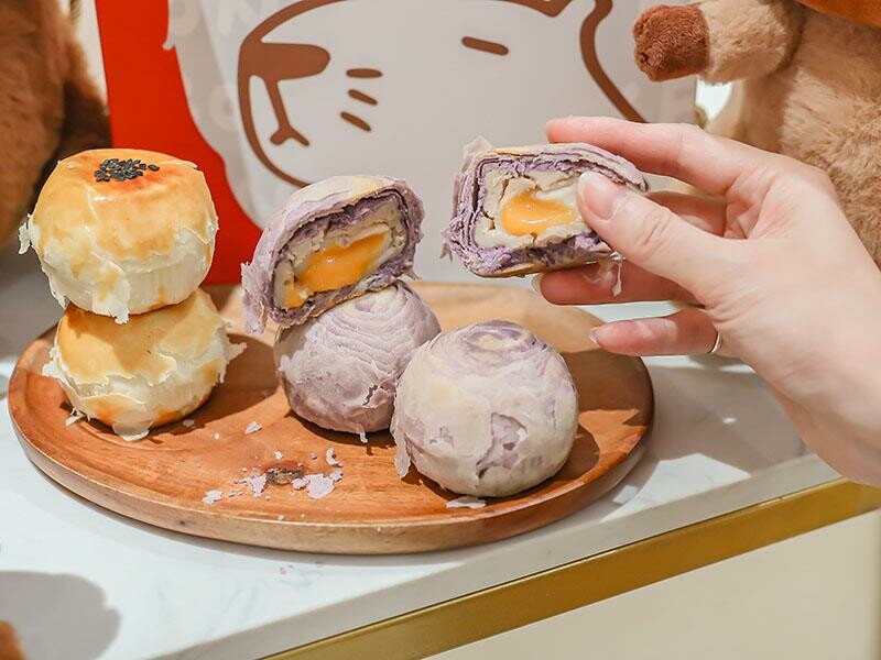 中秋快閃!新竹水豚麥胖新推出「奢華黑松露蛋黃酥、金紙千層吐司」送禮必備禮盒推薦。