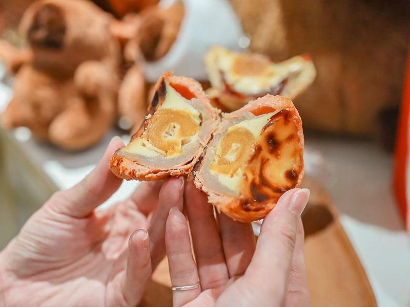 中秋快閃!新竹水豚麥胖新推出「奢華黑松露蛋黃酥、金紙千層吐司」送禮必備禮盒推薦。