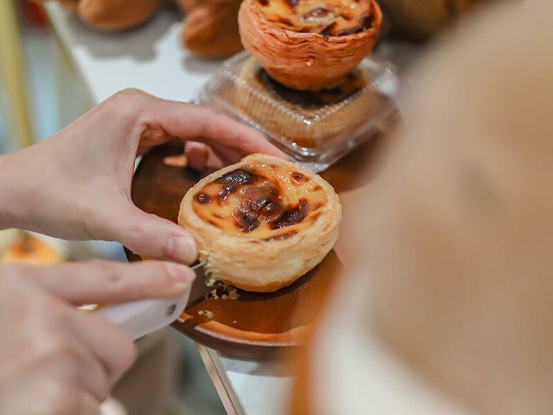 中秋快閃!新竹水豚麥胖新推出「奢華黑松露蛋黃酥、金紙千層吐司」送禮必備禮盒推薦。