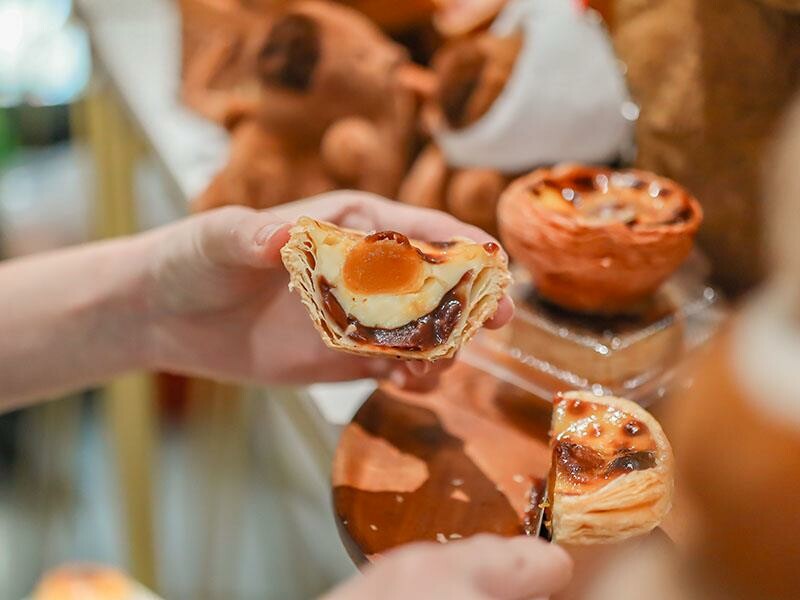 中秋快閃!新竹水豚麥胖新推出「奢華黑松露蛋黃酥、金紙千層吐司」送禮必備禮盒推薦。