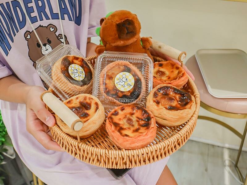 中秋快閃!新竹水豚麥胖新推出「奢華黑松露蛋黃酥、金紙千層吐司」送禮必備禮盒推薦。