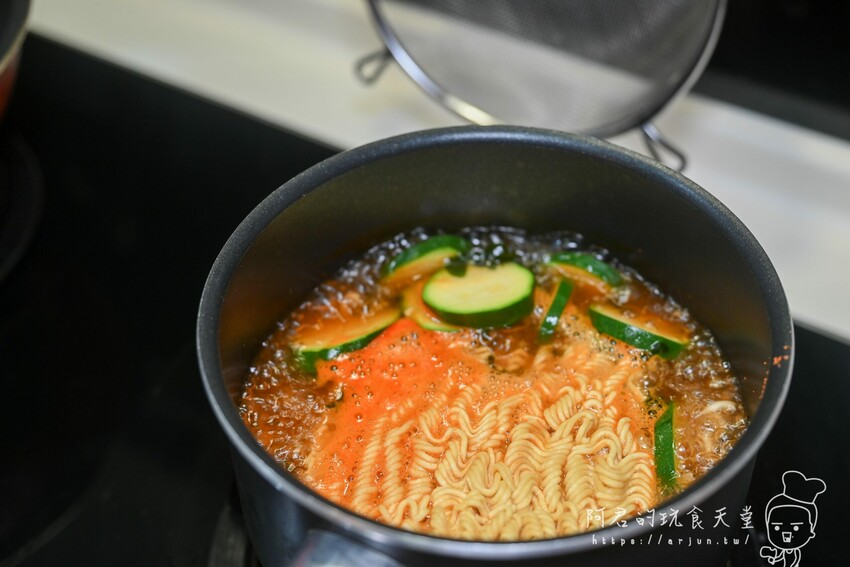 【宅配】超人氣蔬食韓馨巧烤冷麵獨家代理「秀拉麵」|素食版辛拉麵,全食素者也能吃的道地韓國拉麵 » 阿君的玩食天堂