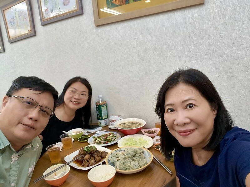 苗栗縣南庄鄉苗栗旅遊｜探索南庄美食，朋友力薦的「東棧水餃館」餃子、招牌菜樣樣都美味。（南庄老街必吃）