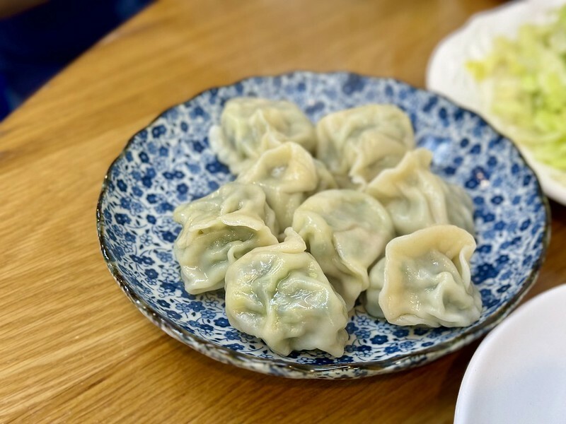 苗栗縣南庄鄉苗栗旅遊｜探索南庄美食，朋友力薦的「東棧水餃館」餃子、招牌菜樣樣都美味。（南庄老街必吃）