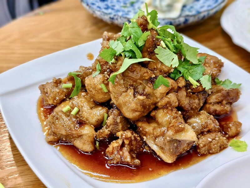 苗栗縣南庄鄉苗栗旅遊｜探索南庄美食，朋友力薦的「東棧水餃館」餃子、招牌菜樣樣都美味。（南庄老街必吃）