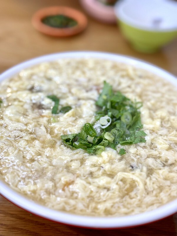 苗栗縣南庄鄉苗栗旅遊｜探索南庄美食，朋友力薦的「東棧水餃館」餃子、招牌菜樣樣都美味。（南庄老街必吃）