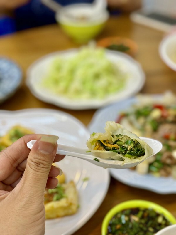 苗栗縣南庄鄉苗栗旅遊｜探索南庄美食，朋友力薦的「東棧水餃館」餃子、招牌菜樣樣都美味。（南庄老街必吃）