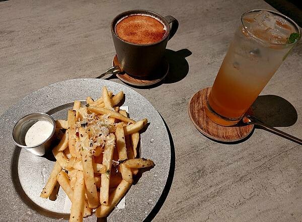 松菸｜【CAMA COFFEE ROASTERS豆留文青】古蹟咖啡餐酒館