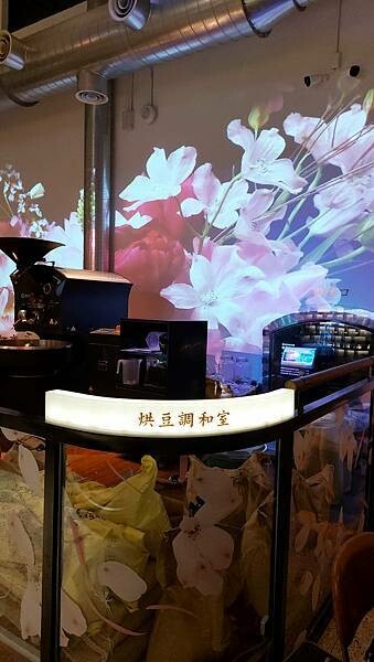 松菸｜【CAMA COFFEE ROASTERS豆留文青】古蹟咖啡餐酒館