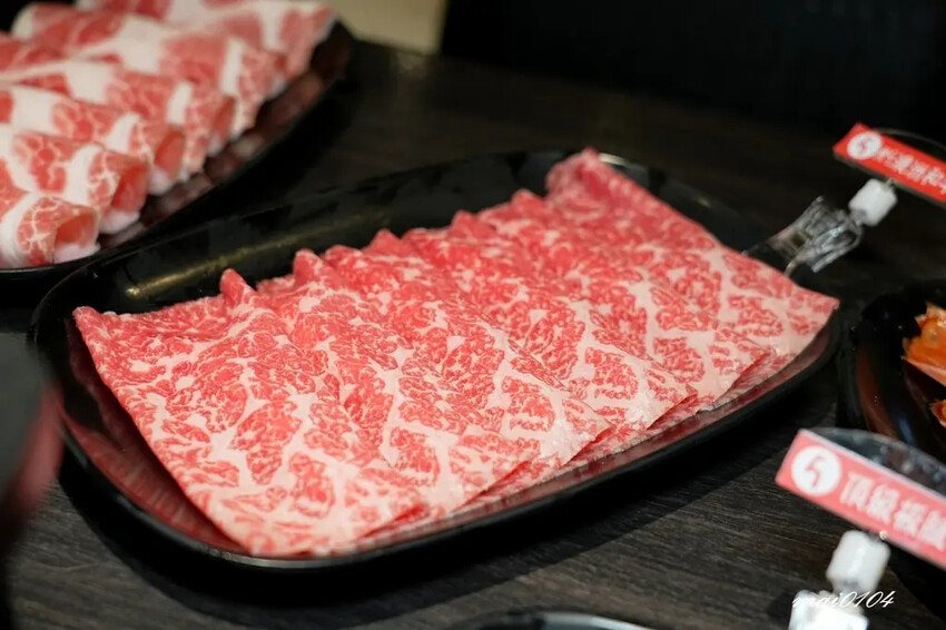林口火鍋吃到飽｜魔椒頂級鴛鴦鍋林口總店～吃到飽的價格、單點的